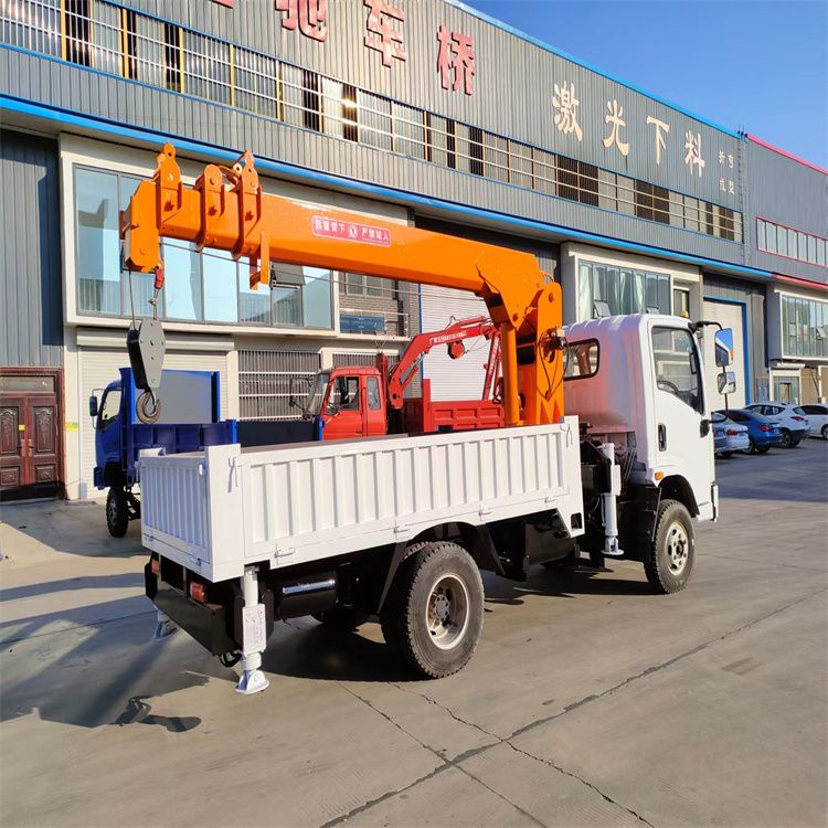 田寮区三轮随车吊定制 农用改装机自备吊中瑞长期出售